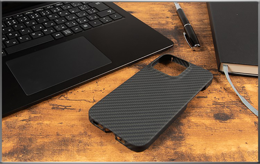  ></p>     <div class=description>ドコモオンラインショップでも人気の『DURO（デューロ）』ケース、新機種に対応して再登場！シンプルでクールなデザインの『DURO』。人気の理由はデザインだけではありません。ここでは、秘められた魅力を存分にお届けします。</div>   </div>   <div class=pointPt02>     <p class=ttlTypeN ttl-c03  ttlFont-W>防弾チョッキの使用素材で大切なあなたのスマホを保護！持ちやすさもぐっとアップ。</p>     <p class=single><img src=https://shop.hikaritv.net/contents/shop/plala/campaign/d_cabinet/rich/5029000132_2.jpg alt=