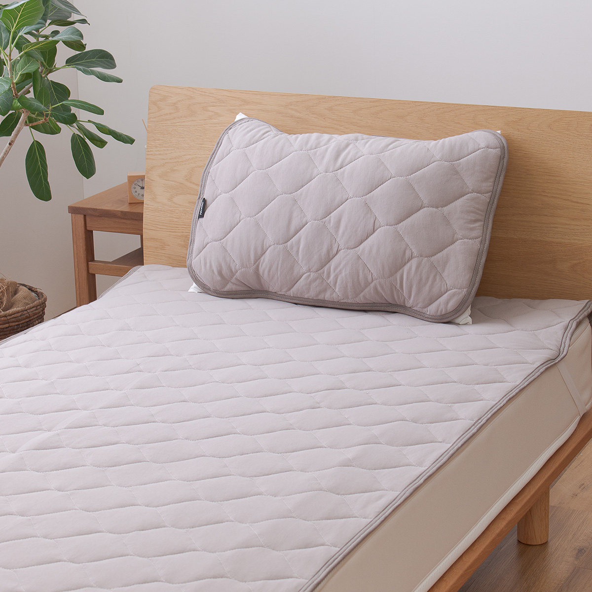 さらっと快適 天然素材（綿100％）ドライコットン 抗ウィルス・抗菌機能付きの枕パッド 43×63 グレージュ