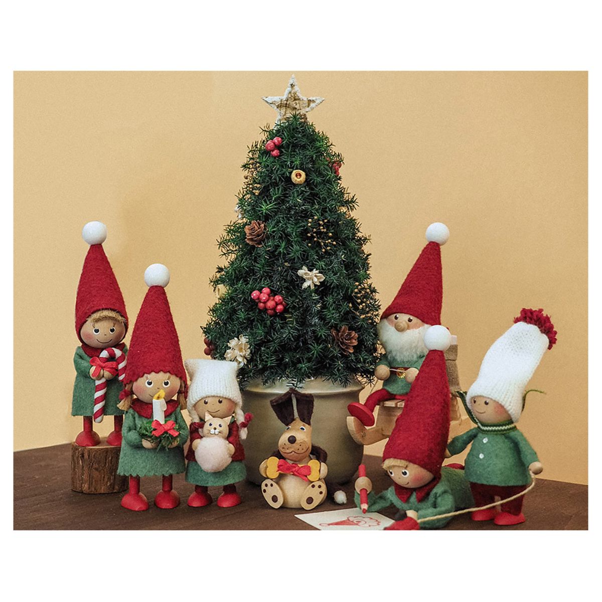 ノルディカ ニッセ クリスマス 木製人形 プレゼントを持ったサンタ
