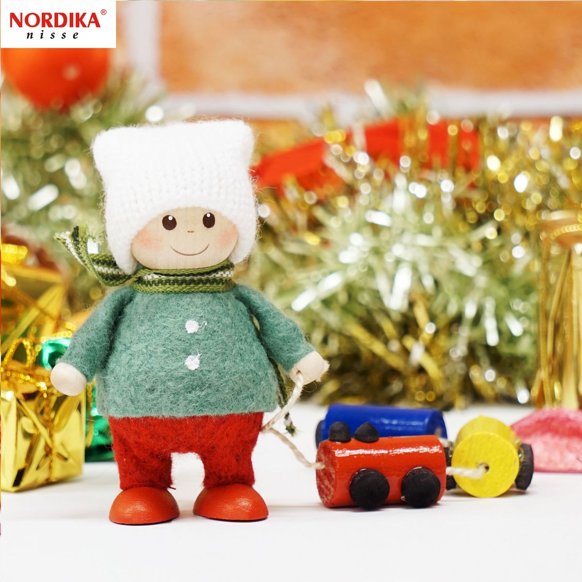クリスマス人形 電車のおもちゃを運ぶ男の子 Joy to the world 約120mm エストニア製