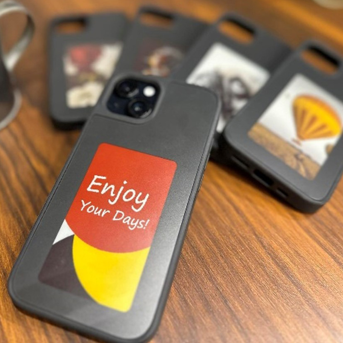 【送料無料 NTTdocomo純正品】電子ペーパーケース iPhone 15用 e-paper case 01 スマホケース  好きなイラストに変更できる 耐衝撃 防水 防塵　AFE59012