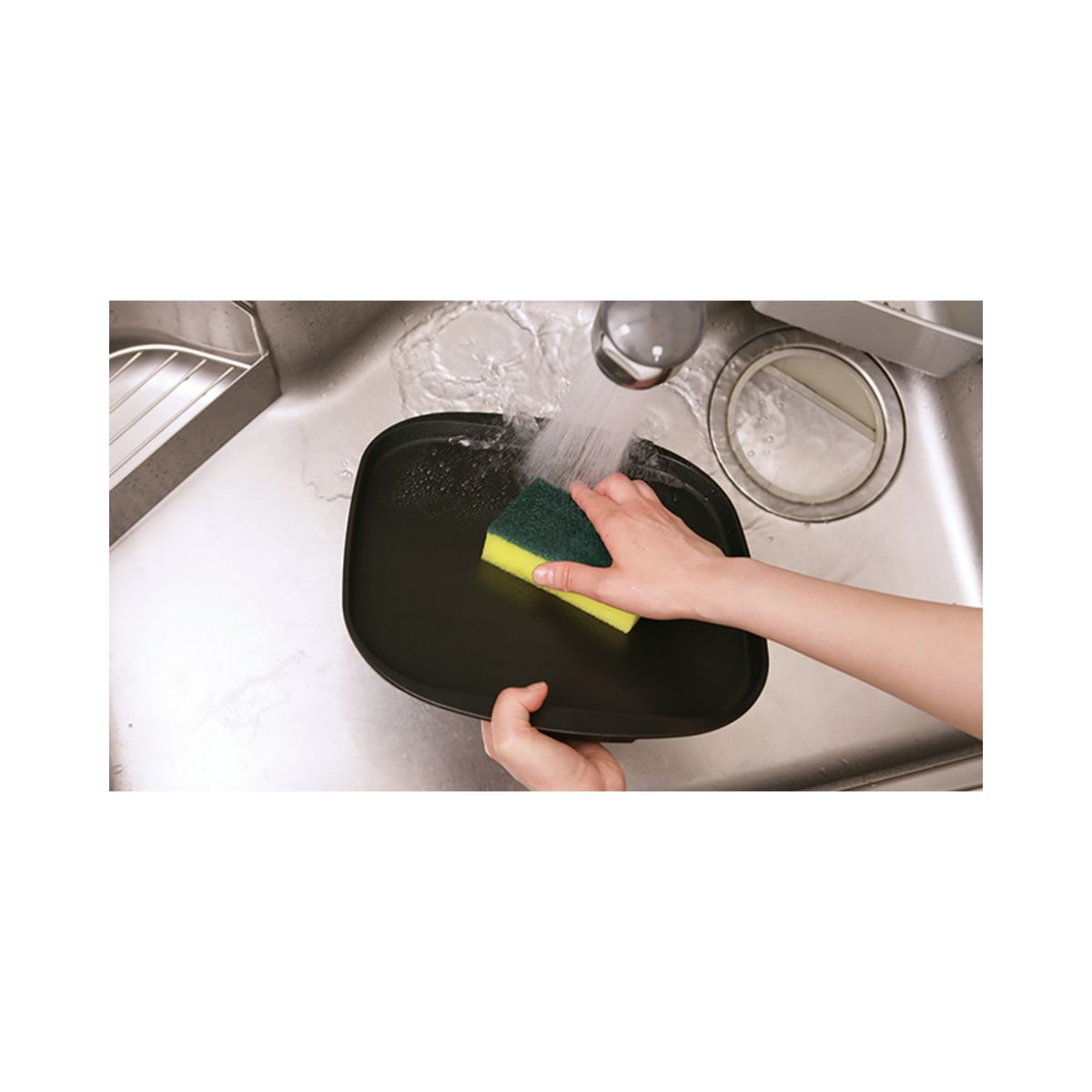 ひかりＴＶショッピング | iwatani 鉄板焼きプレート 33×29cm フッ素加工 カセットコンロ対応 五徳 CB-A-TPP｜岩谷産業