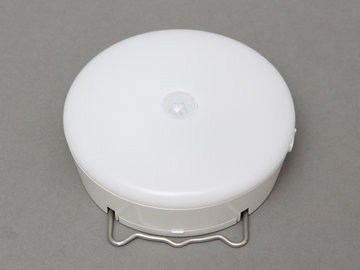 アイリスオーヤマ 乾電池式屋内センサーライト マルチ 電球色 ホワイト BSL40ML-W