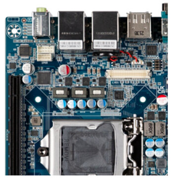 Mini-ITX規格産業用マザーボード Q470E